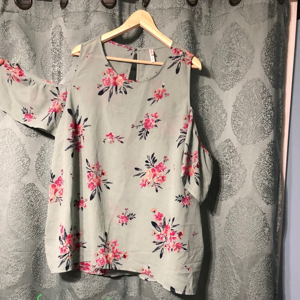 Floral cold shoulder top